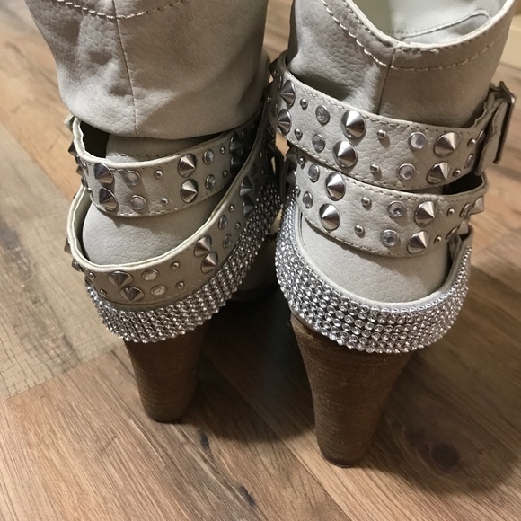 Stunning Booties - Picture 4 of 7